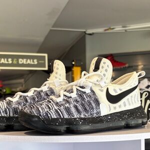 Zoom KD 9 GS ‘Oreo’
